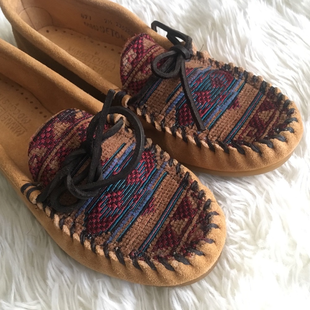 Like New Minnetonka Suede Aztec Moccasins